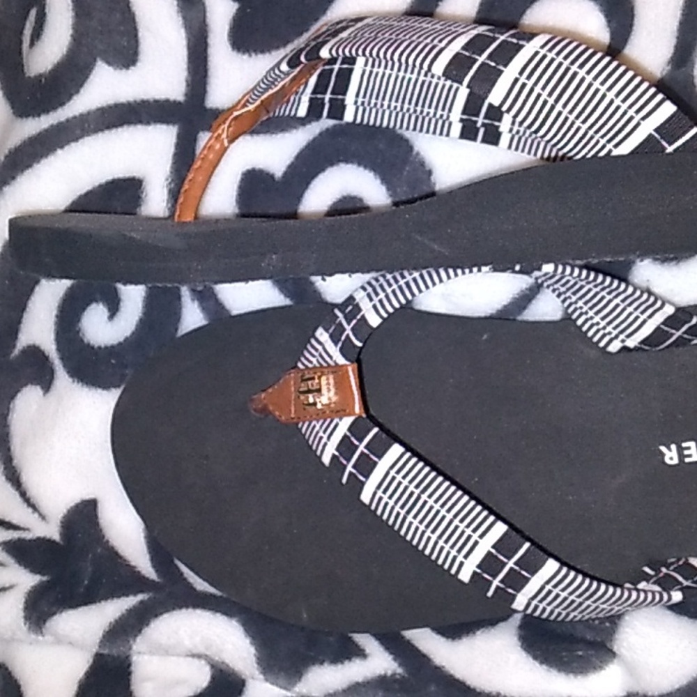 Tommy Hilfiger flip flops